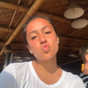 Meet your Posher, Daniella